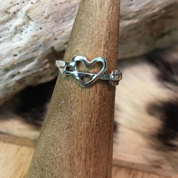 Heart and Arrow Sterling Silver Toe Ring Midi Ring - Picture 1 of 7
